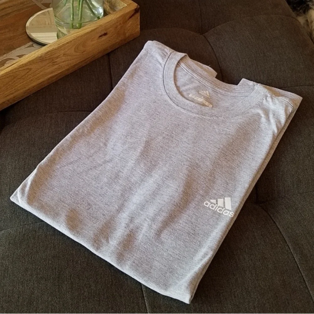 Men’s Adidas Logo Short Sleeve T-shirt Grey NEW with Tags